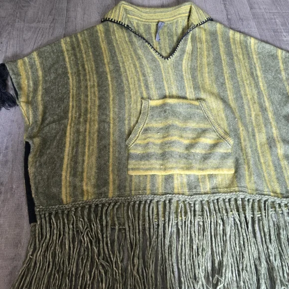 Raquel Allegra Wool Cashmere Fringe Poncho Cape Pocket Braided Green One Size - Picture 4 of 11